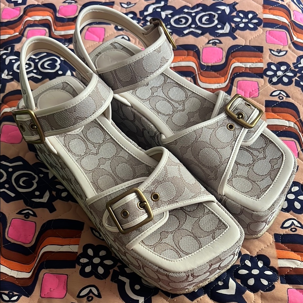 Coach Signature Flatform Sandals